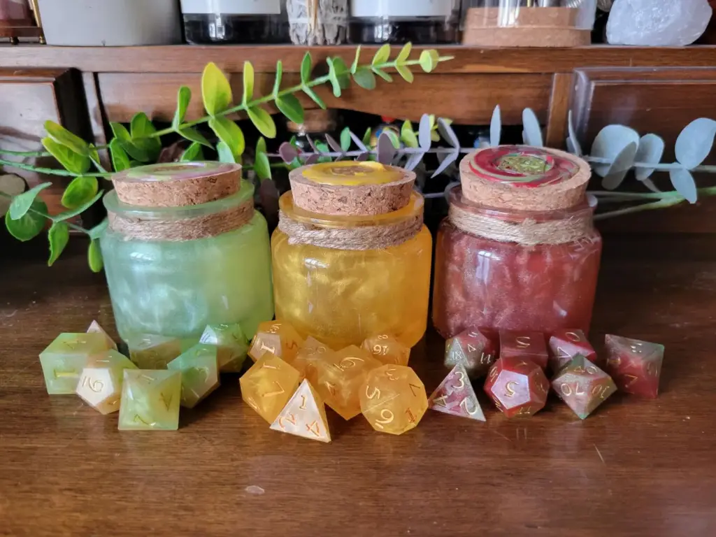 Set de dés + pot de rangement personnalisés