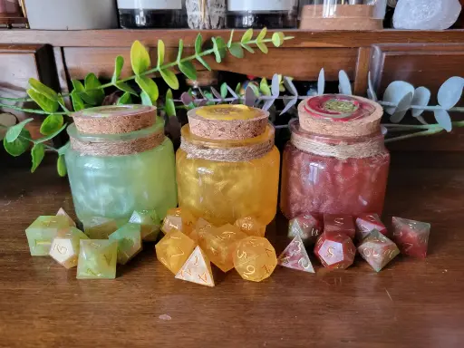 Set de dés + pot de rangement personnalisés